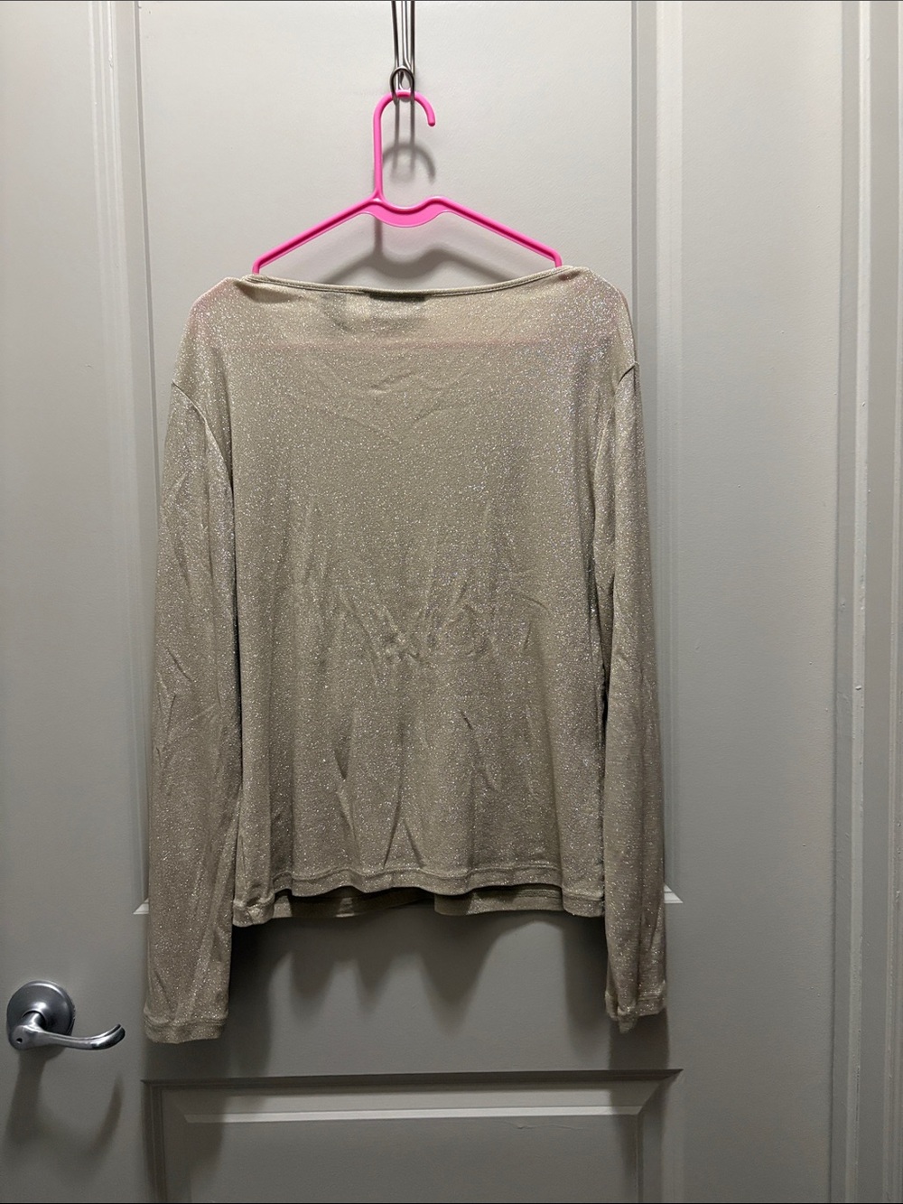 New York & Company Metallic Cream V-Neck Ruched Long Sleeve Top - Picture 4 of 4